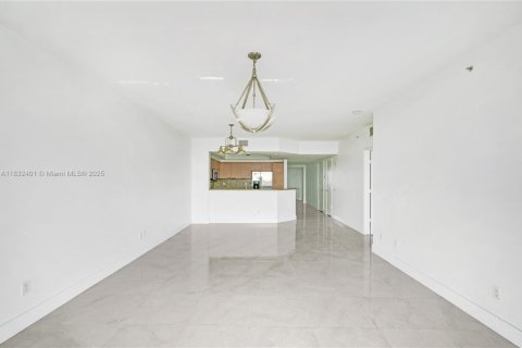 Condominio en venta en North Miami, Florida, 3 dormitorios, 167.32 m2 № 1809329 - foto 4