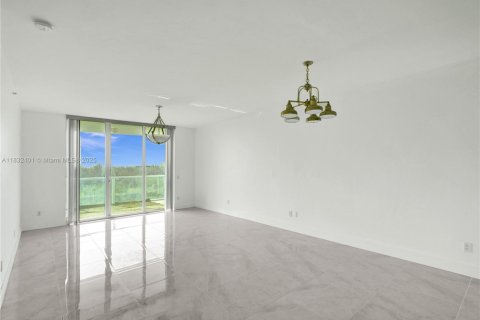 Condominio en venta en North Miami, Florida, 3 dormitorios, 167.32 m2 № 1809329 - foto 26