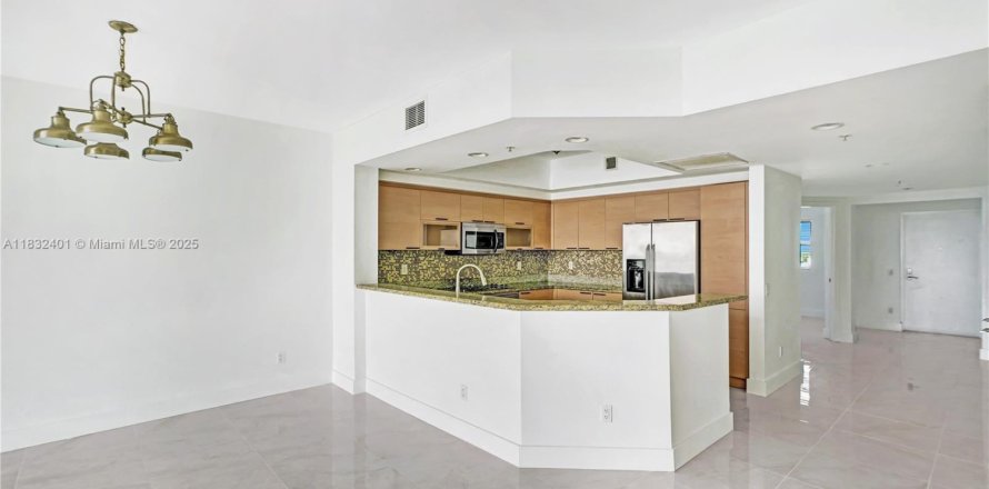Condominio en North Miami, Florida, 3 dormitorios  № 1809329