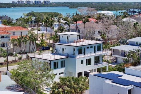 House in Sarasota, Florida 4 bedrooms, 341.51 sq.m. № 1640848 - photo 9