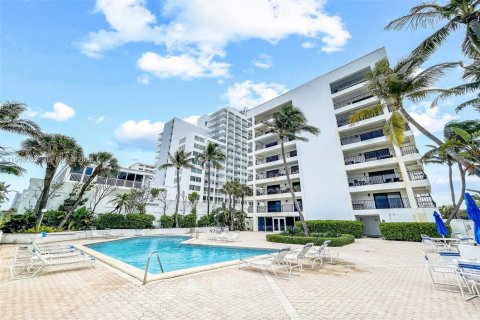 Condominio en alquiler en Miami Beach, Florida, 2 dormitorios, 161.09 m2 № 2029609 - foto 25