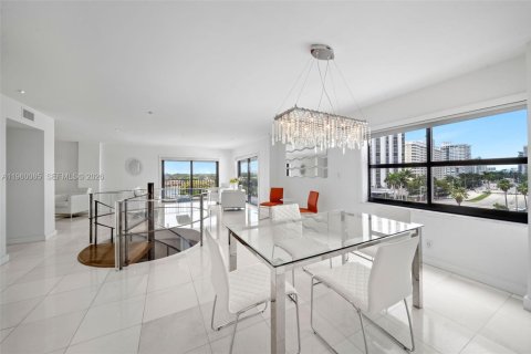Condominio en alquiler en Miami Beach, Florida, 2 dormitorios, 161.09 m2 № 2029609 - foto 8