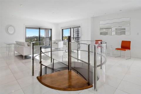 Condominio en Miami Beach, Florida, 2 dormitorios  № 2029609