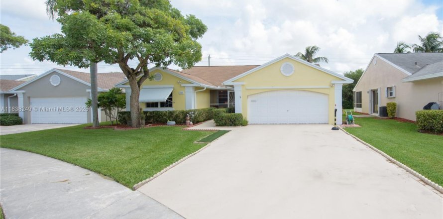 Villa ou maison à Homestead, Floride 3 chambres, 156.08 m2 № 1981485