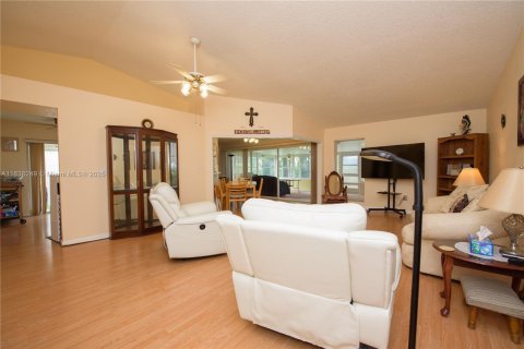 Villa ou maison à vendre à Homestead, Floride: 3 chambres, 156.08 m2 № 1981485 - photo 4