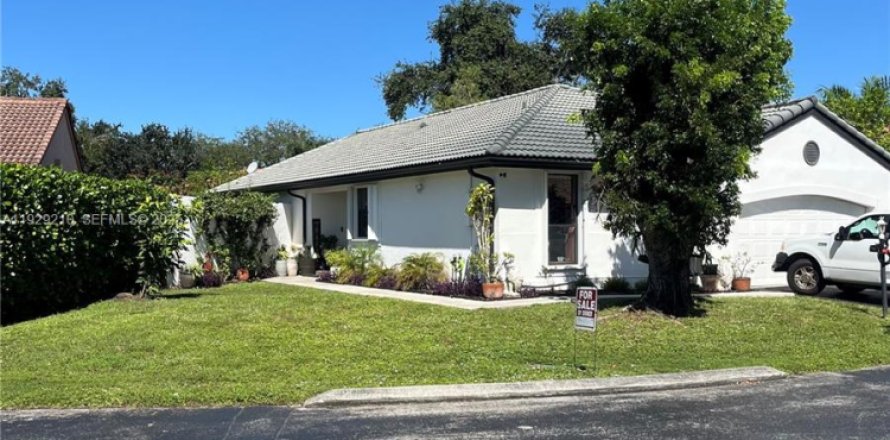 Villa ou maison à Davie, Floride 3 chambres, 124.95 m2 № 1987566