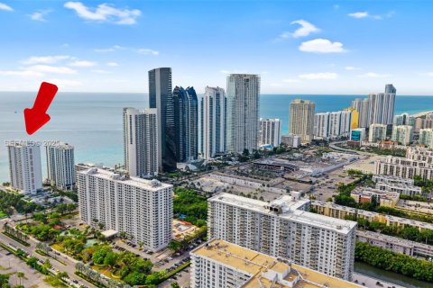Copropriété à vendre à Sunny Isles Beach, Floride: 3 chambres, 172.8 m2 № 1976856 - photo 29