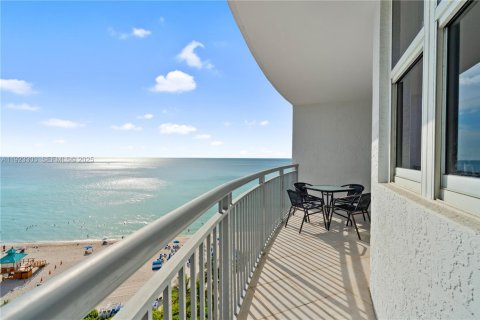 Copropriété à vendre à Sunny Isles Beach, Floride: 3 chambres, 172.8 m2 № 1976856 - photo 3