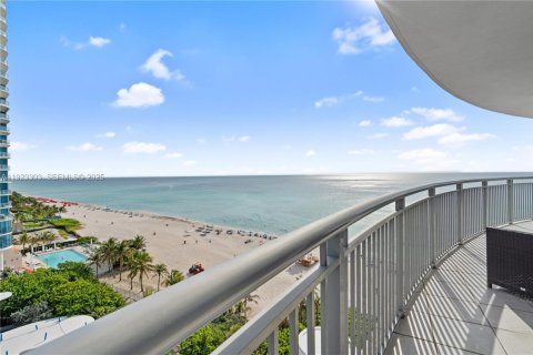Copropriété à vendre à Sunny Isles Beach, Floride: 3 chambres, 172.8 m2 № 1976856 - photo 2