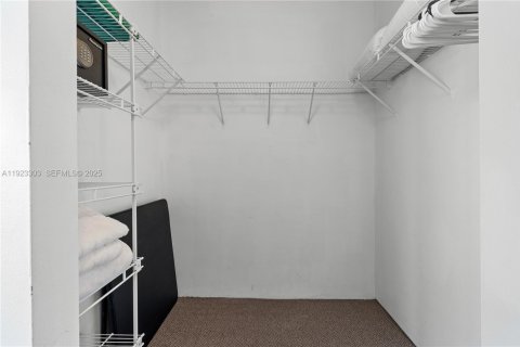 Copropriété à vendre à Sunny Isles Beach, Floride: 3 chambres, 172.8 m2 № 1976856 - photo 17