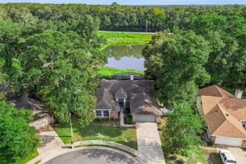 House in DeLand, Florida 4 bedrooms, 218.41 sq.m. № 2309076