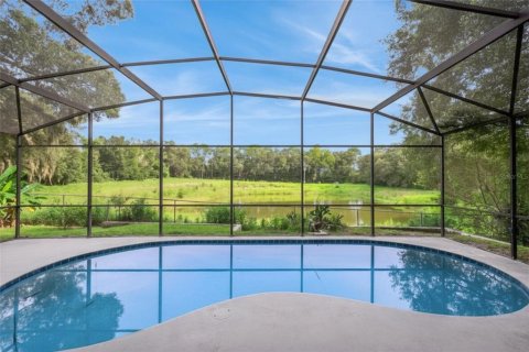 House in DeLand, Florida 4 bedrooms, 218.41 sq.m. № 2309076 - photo 3