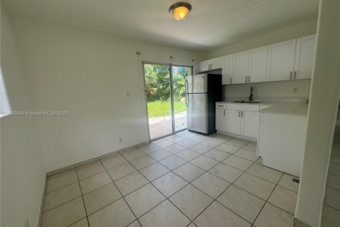 Villa ou maison à louer à North Lauderdale, Floride: 3 chambres, 90.58 m2 № 1949781 - photo 2