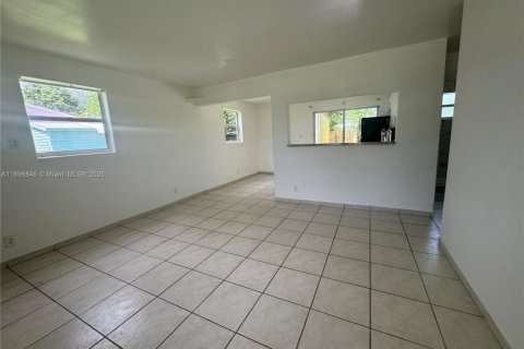 Villa ou maison à louer à North Lauderdale, Floride: 3 chambres, 90.58 m2 № 1949781 - photo 3