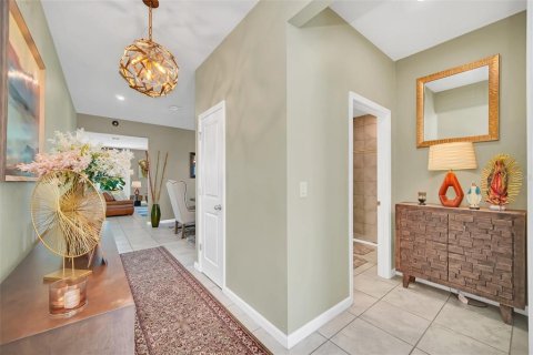 House in Windermere, Florida 5 bedrooms, 266.82 sq.m. № 1831339 - photo 4