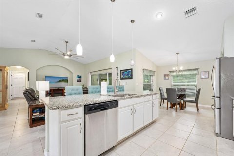 House in Palm Coast, Florida 4 bedrooms, 205.13 sq.m. № 1826737 - photo 19