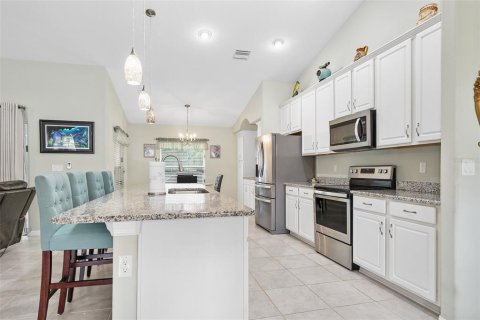 House in Palm Coast, Florida 4 bedrooms, 205.13 sq.m. № 1826737 - photo 13