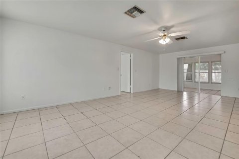 House in Spring Hill, Florida 2 bedrooms, 99.03 sq.m. № 2393903 - photo 7