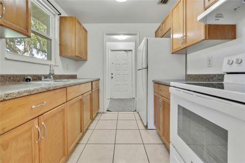 House in Spring Hill, Florida 2 bedrooms, 99.03 sq.m. № 2393903 - photo 10