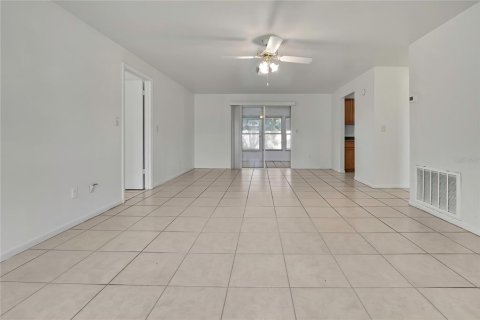 House in Spring Hill, Florida 2 bedrooms, 99.03 sq.m. № 2393903 - photo 4