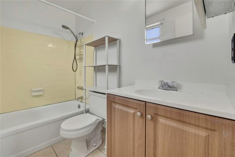 House in Spring Hill, Florida 2 bedrooms, 99.03 sq.m. № 2393903 - photo 26
