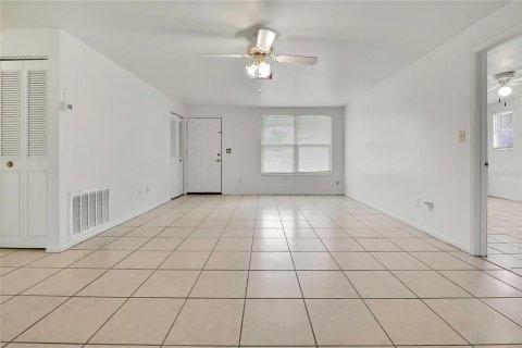 House in Spring Hill, Florida 2 bedrooms, 99.03 sq.m. № 2393903 - photo 8