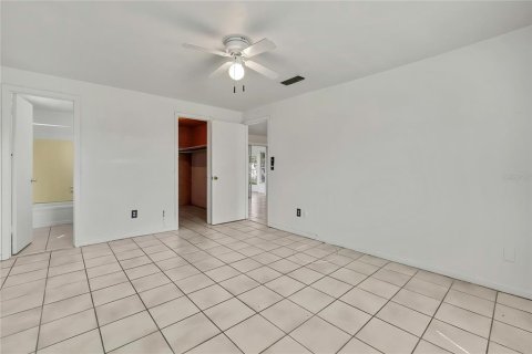 House in Spring Hill, Florida 2 bedrooms, 99.03 sq.m. № 2393903 - photo 23