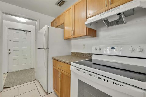 House in Spring Hill, Florida 2 bedrooms, 99.03 sq.m. № 2393903 - photo 12