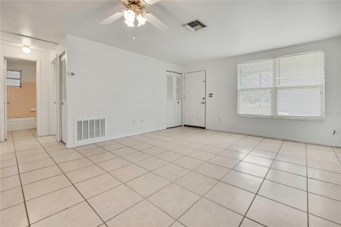 House in Spring Hill, Florida 2 bedrooms, 99.03 sq.m. № 2393903 - photo 5