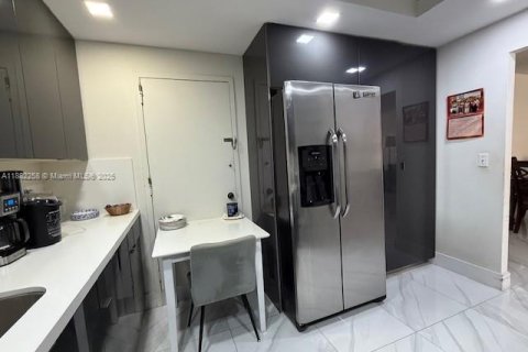 Copropriété à vendre à Hallandale Beach, Floride: 2 chambres, 116.13 m2 № 1929456 - photo 9