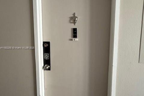 Condo in Hallandale Beach, Florida, 2 bedrooms  № 1929456 - photo 27