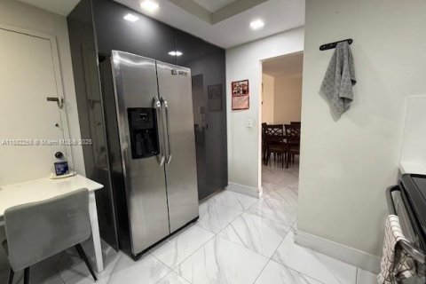 Купить кондоминиум в Халландейл-Бич, Флорида 2 спальни, 116.13м2, № 1929456 - фото 10