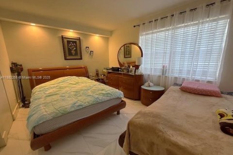 Купить кондоминиум в Халландейл-Бич, Флорида 2 спальни, 116.13м2, № 1929456 - фото 13