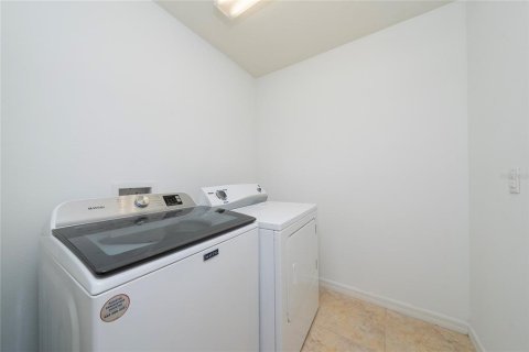 Casa en venta en Kissimmee, Florida, 3 dormitorios, 224.82 m2 № 2138177 - foto 25