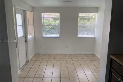 Villa ou maison à louer à Margate, Floride: 3 chambres, 233 m2 № 2000145 - photo 6