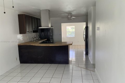 Villa ou maison à louer à Margate, Floride: 3 chambres, 233 m2 № 2000145 - photo 5