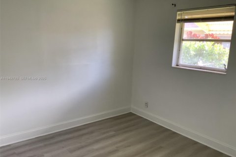 Villa ou maison à louer à Margate, Floride: 3 chambres, 233 m2 № 2000145 - photo 9