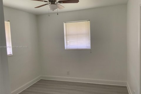 Villa ou maison à louer à Margate, Floride: 3 chambres, 233 m2 № 2000145 - photo 10