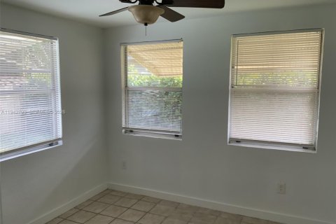 Villa ou maison à louer à Margate, Floride: 3 chambres, 233 m2 № 2000145 - photo 8