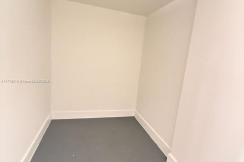 House in Fort Lauderdale, Florida 3 bedrooms, 138.05 sq.m. № 1731509 - photo 9