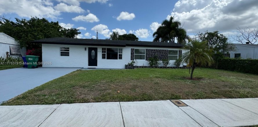 House in Fort Lauderdale, Florida 3 bedrooms, 138.05 sq.m. № 1731509