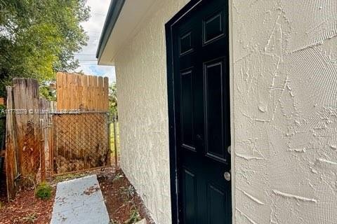 House in Fort Lauderdale, Florida 3 bedrooms, 138.05 sq.m. № 1731509 - photo 6