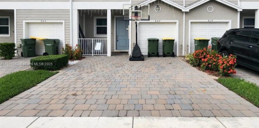 Adosado en Homestead, Florida 3 dormitorios, 143.26 m2 № 2020053