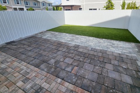 Adosado en venta en Homestead, Florida, 3 dormitorios, 143.26 m2 № 2020053 - foto 2