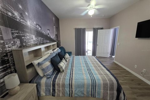 House in Davenport, Florida 5 bedrooms, 234.67 sq.m. № 2267481 - photo 9