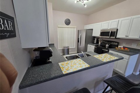 House in Davenport, Florida 5 bedrooms, 234.67 sq.m. № 2267481 - photo 10
