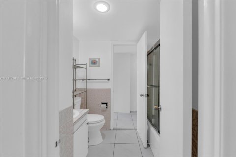 Купить кондоминиум в Халландейл-Бич, Флорида 1 спальня, 62.43м2, № 1958713 - фото 16