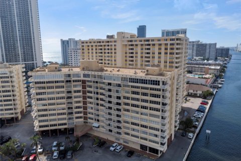 Купить кондоминиум в Халландейл-Бич, Флорида 1 спальня, 62.43м2, № 1958713 - фото 26