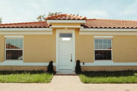 Casa en alquiler en Kissimmee, Florida, 2 dormitorios, 101.17 m2 № 1639882 - foto 1