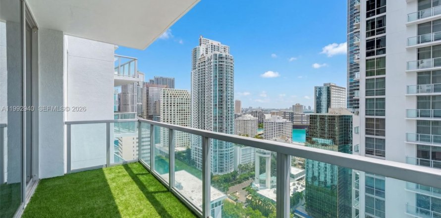 Condominio en Miami, Florida, 1 dormitorio  № 2055950